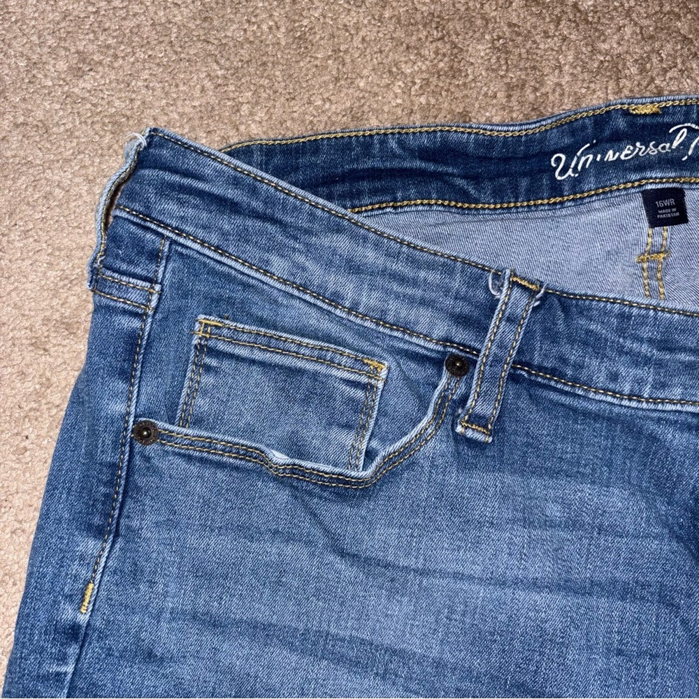 Universal Thread Blue Jean Shorts with Rolled Hems - Picture 3 of 6